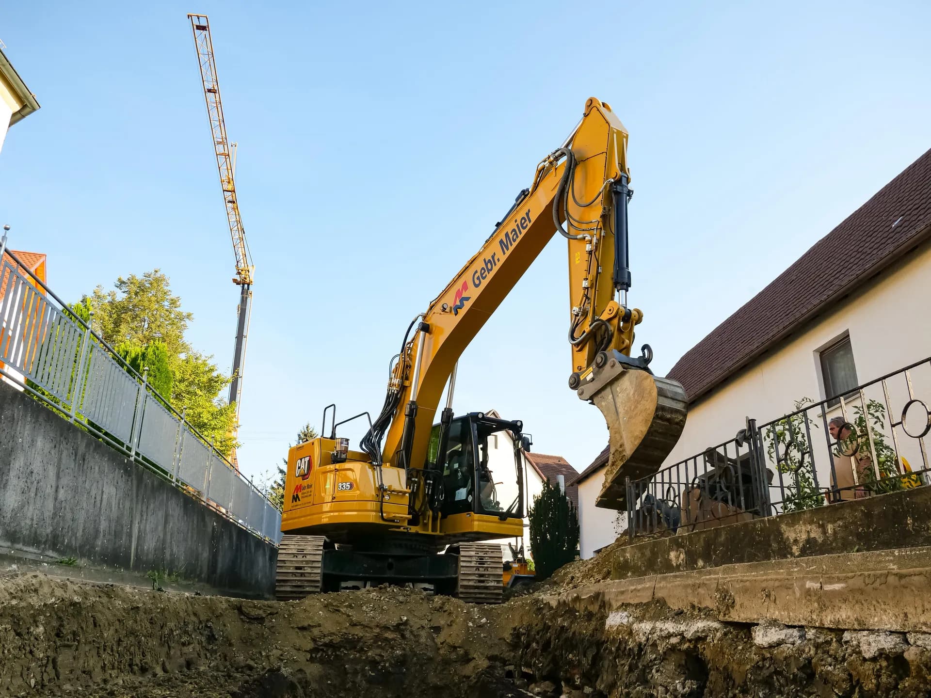 CAT Bagger bei Erdarbeiten